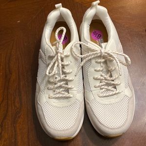 Women’s Sketchers Bobs Memory Foam 8 1/2 never worn